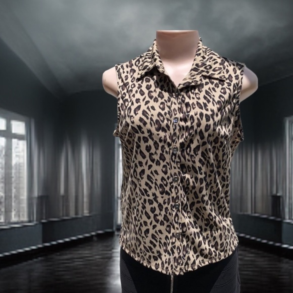 Leopard print sleeveless tank top Mother of Pearl buttons